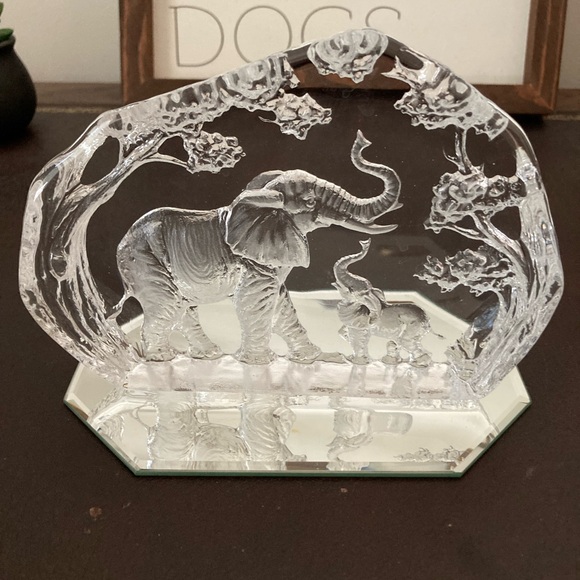 VINTAGE GLASS ELEPHANT & BABY - Picture 2 of 2